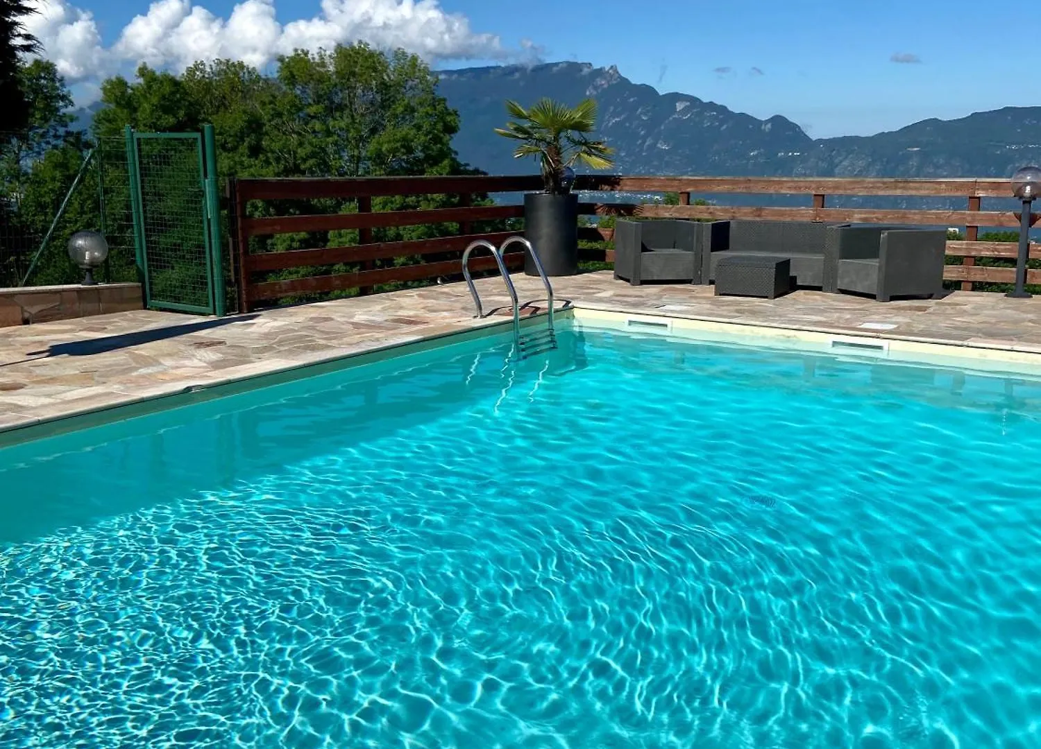 **  Logis Hotel Le Bellevue Trevignin France